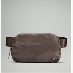 Lululemon EVERYWHERE BELT BAG